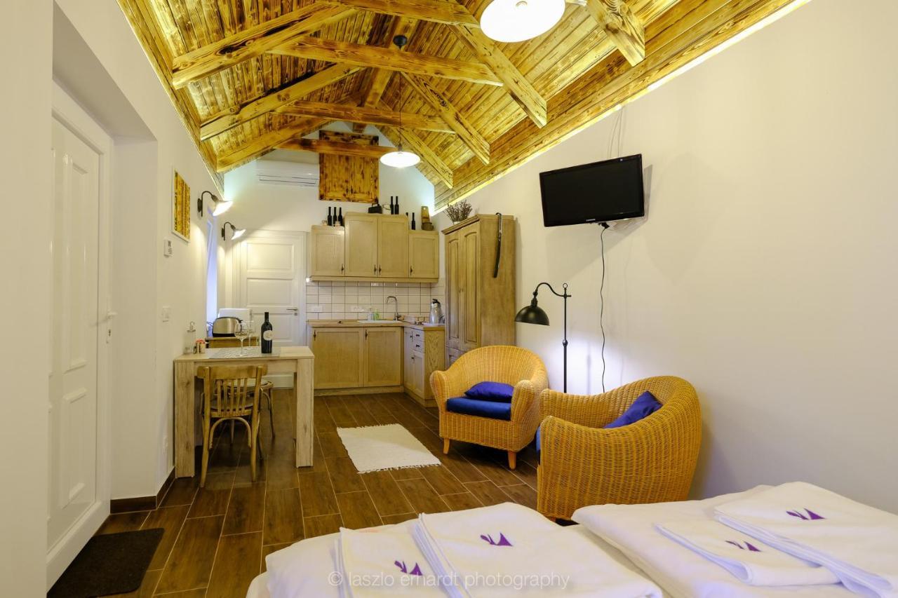 Ciprus Porta Apartmanok Balatonkenese Exterior photo